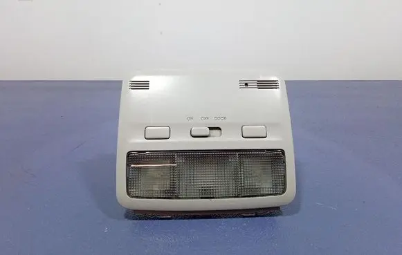 Toyota Avensis Verso Boot/trunk interior light 8126305070