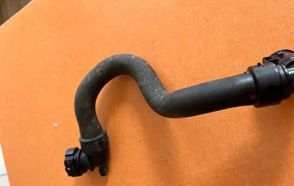 Opel Combo E Engine coolant pipe/hose 9673457180