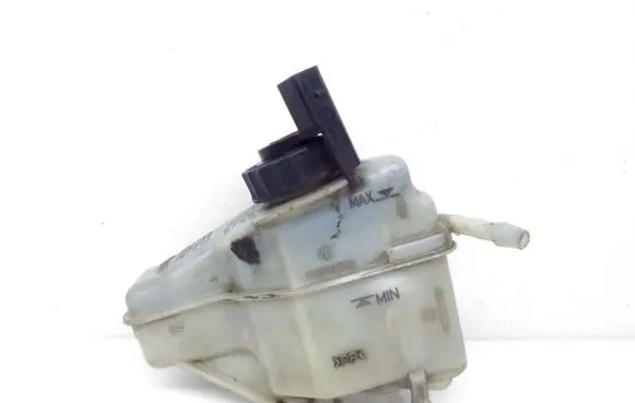 Brake fluid reservoir