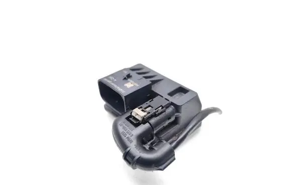 BMW 4 F32 F33 Glow plug pre-heat relay 8570087 857008702