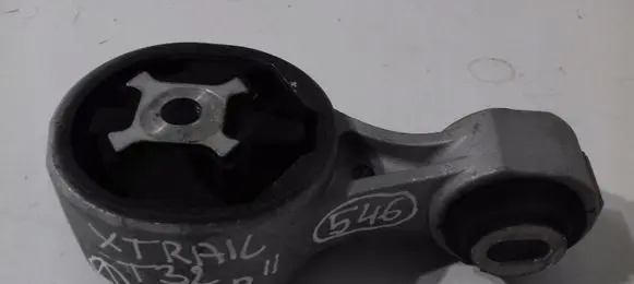 Nissan X-Trail T32 Engine mounting bracket
