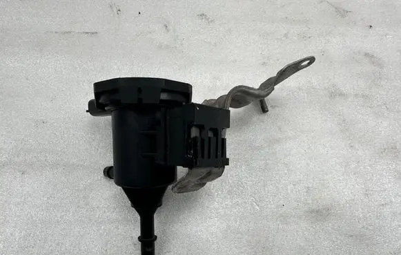 Mercedes-Benz S W222 Vacuum valve A2224700193
