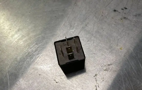 Volkswagen Golf II Other relay 75470989