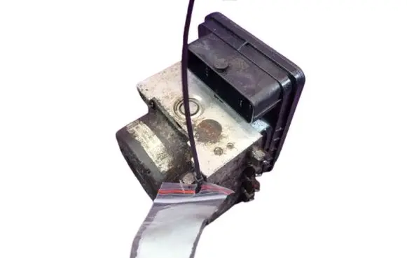 Peugeot 301 ABS Pump 9826857180