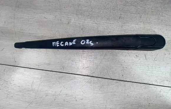 Rear wiper blade arm