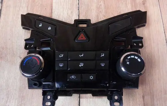 Chevrolet Cruze Climate control unit 3870548