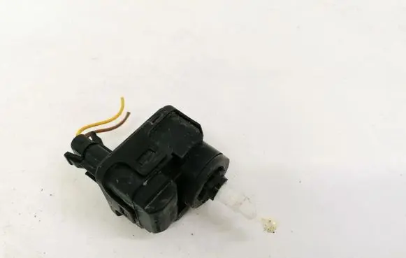 Opel Omega B2 Headlight level adjustment motor 00728230