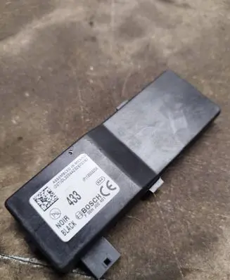 Opel Astra J Antenna control unit 13503204 F00HJ00491 DL32044Z926701N7