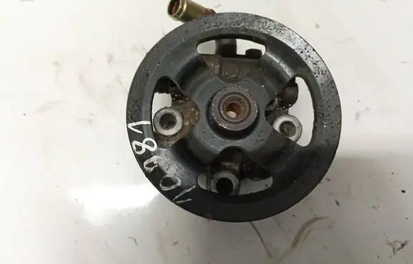 Toyota Corolla Verso AR10 Power steering pump U09