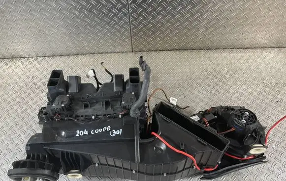 Mercedes-Benz C W204 Interior heater climate box assembly A2128702110