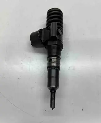 Volkswagen Golf V Fuel injector 03G130073G