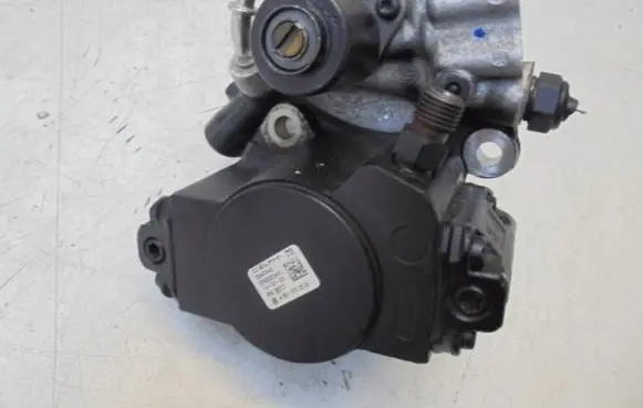 Mercedes-Benz C W205 Fuel injection high pressure pump A6510701201