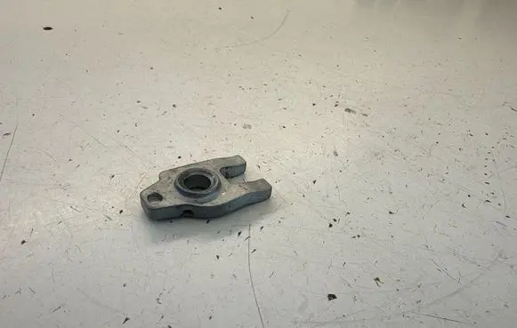 Opel Vivaro Fuel Injector clamp holder 
