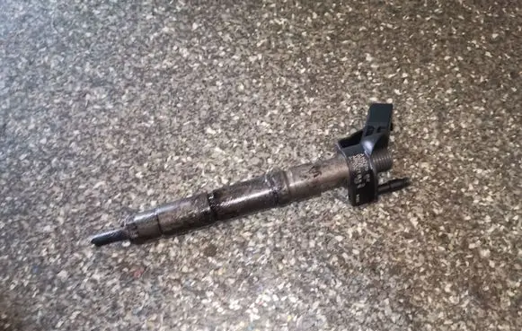 Mercedes-Benz E W211 Fuel injector A6420700587