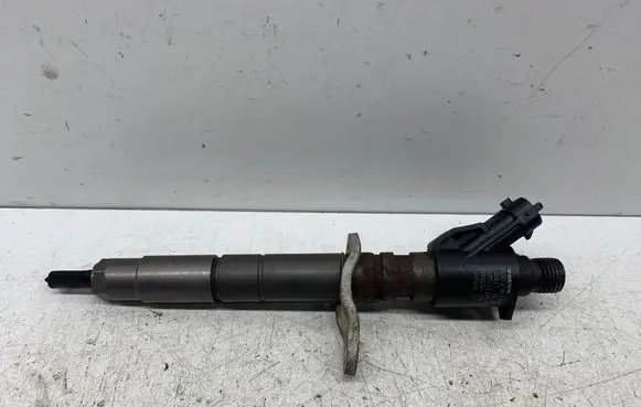 Volvo V70 Fuel injector 31303238 0332 130817