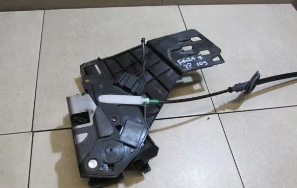Ford Fiesta Loading door lock 8A6AA26412BC