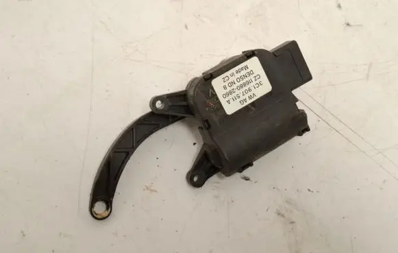 Volkswagen Golf V Air flap motor/actuator 3C1907511A
