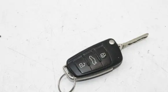 Audi TT TTS Mk2 Ignition key/card 8P0837220D