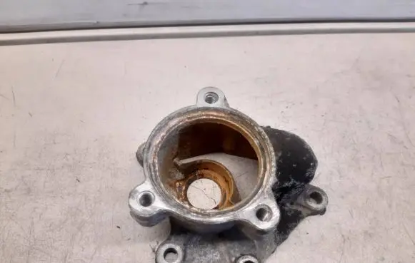 Nissan Navara D40 Thermostat housing 