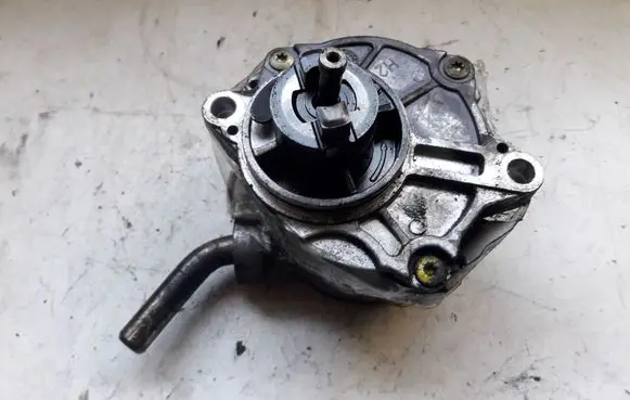 Mercedes-Benz E W211 Vacuum pump A6112300065