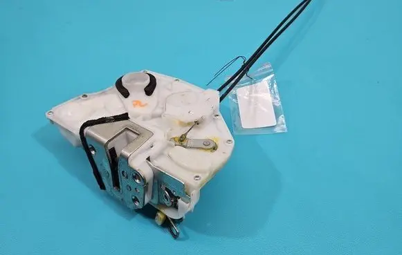 Suzuki SX4 S-Cross Front door lock 82202-61MA0 IMPRK1505767