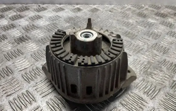 Mercedes-Benz C W204 Engine mount bracket A2122406317