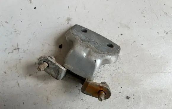 Chevrolet Aveo Front door upper hinge 