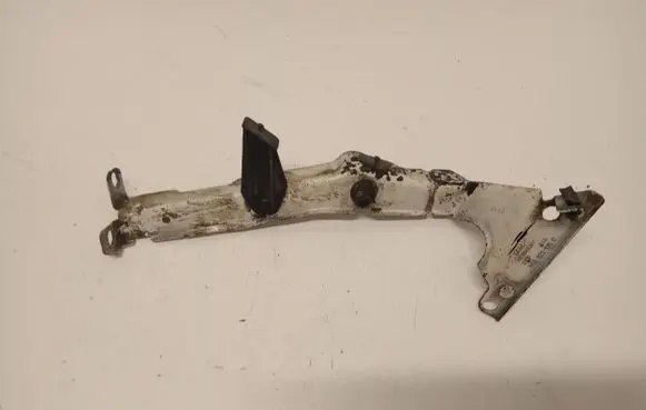 Audi A4 S4 B8 8K Fender mounting bracket 8K0821135C