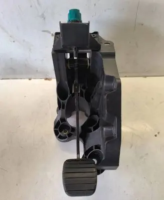 Opel Vivaro Brake pedal 465010176R 93868407 81007104