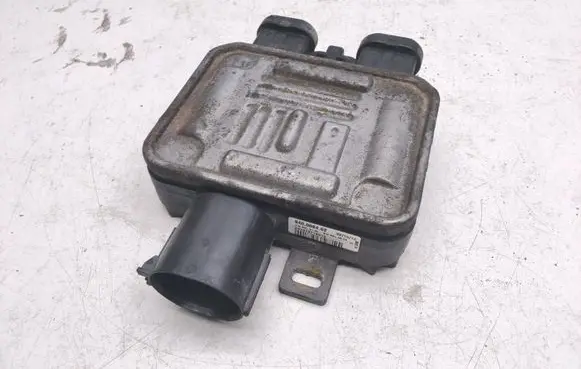 Volvo V60 Coolant fan relay 940009402