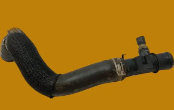 Nissan Qashqai Engine coolant pipe/hose