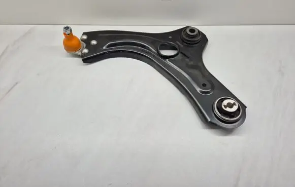 Renault Captur II Front lower control arm/wishbone 03921L