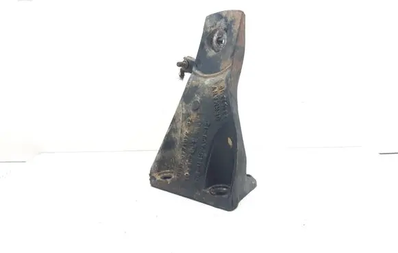 Engine mounting bracket