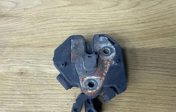 Volvo S80 Engine bonnet/hood lock/catch 9483765