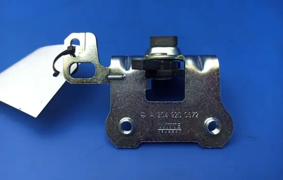 Mercedes-Benz C W204 Seat back rest lock catch A2049200572 21437