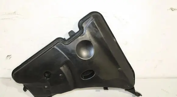 BMW 5 G30 G31 G38 Windshield washer fluid reservoir/tank 7377035
