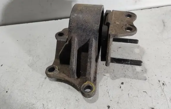 Hyundai Santa Fe Gearbox mounting bracket