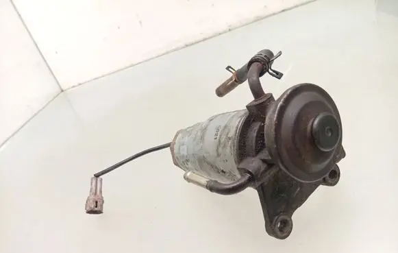 Toyota Avensis Verso Fuel filter housing 