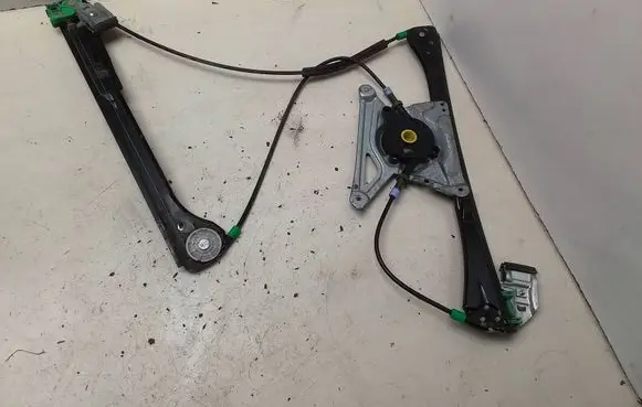 Audi A4 S4 B5 8D Front door window regulator with motor 8D0837397B
