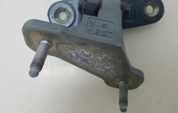 Mercedes-Benz E W212 Front door upper hinge A2047201537