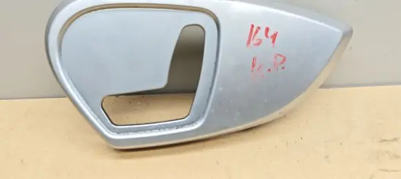 Mercedes-Benz ML W164 Front door seat control surround trim A6758