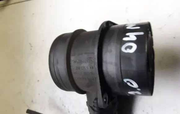 Volkswagen Golf V Mass air flow meter 0281002461