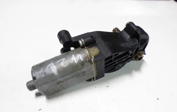 Mercedes-Benz E W212 Seat adjustment motor 0390203325