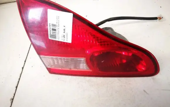 Toyota Avensis Verso Tailgate rear/tail lights