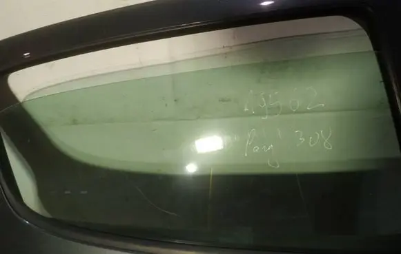 Peugeot 308 Rear door window glass as2
