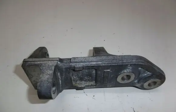 Infiniti QX70 S51 Engine mounting bracket