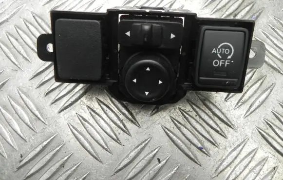 Nissan Note (E12) Electric window control switch 689TB3VV1A