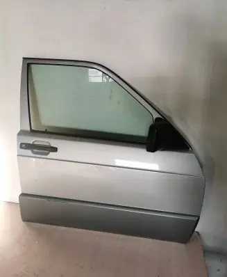 Mercedes-Benz 190 W201 Front door