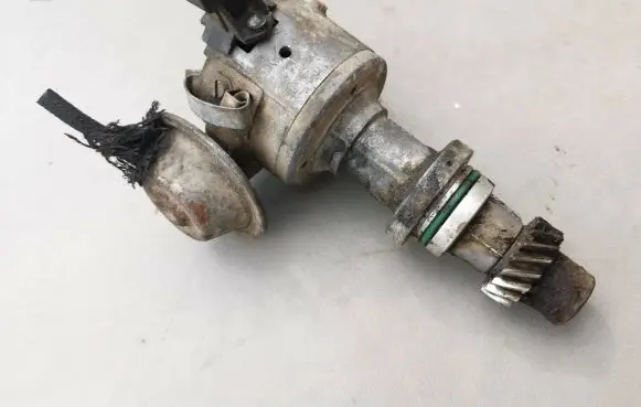 Volkswagen PASSAT B3 Spark distributor 0237020156 030905205C