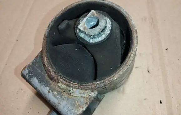 Ford Taurus Engine mount bracket